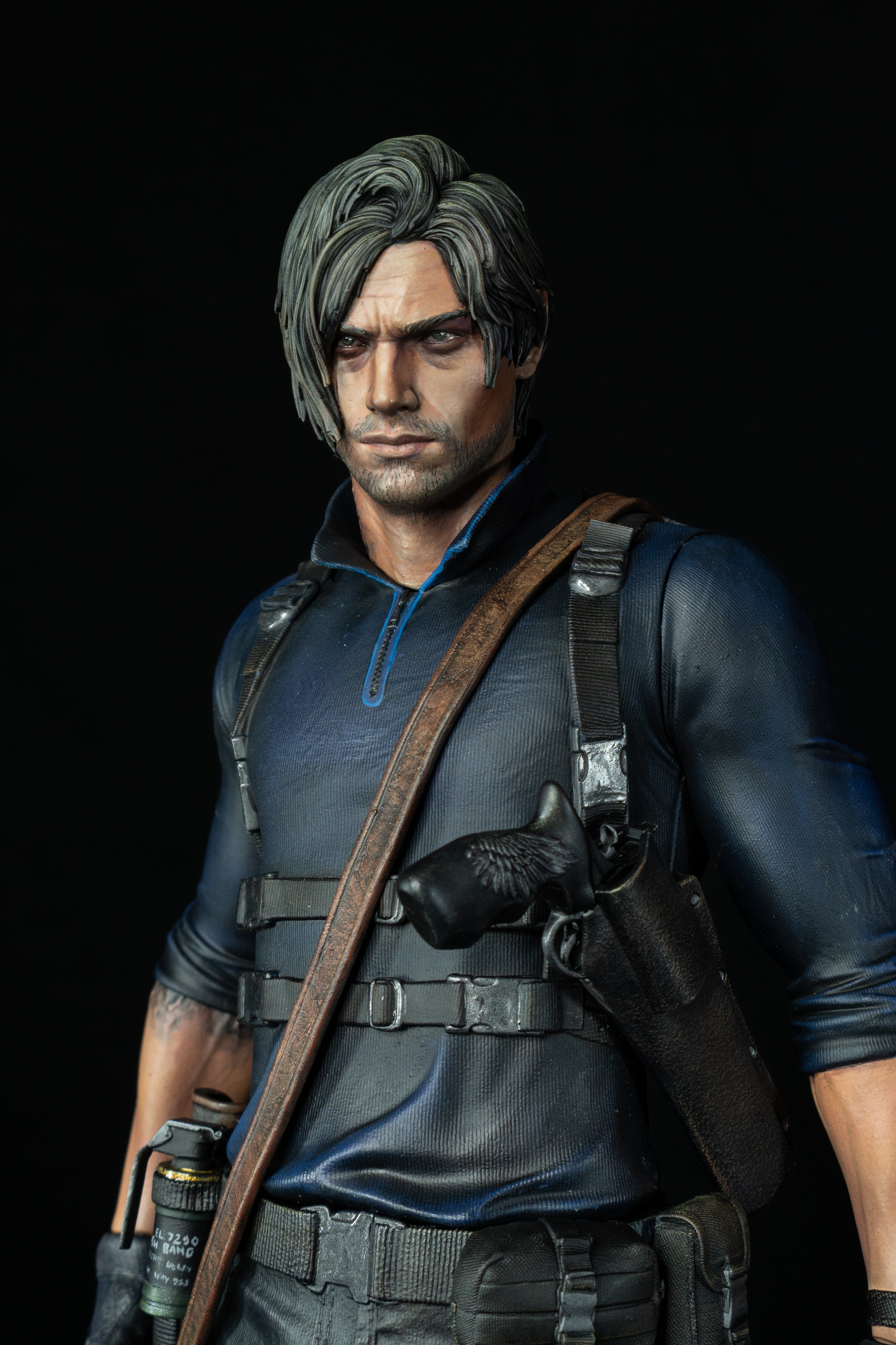 Leon S. Kennedy – Resident Evil 9 Tribute Sammlerfigur | Handbemalte Harzstatue