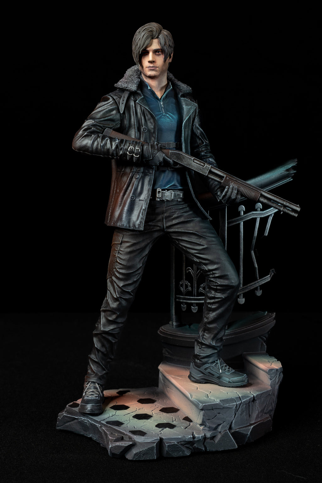 Leon Kennedy (Fan Art) – Fully Magnetized Hand-Painted Figure