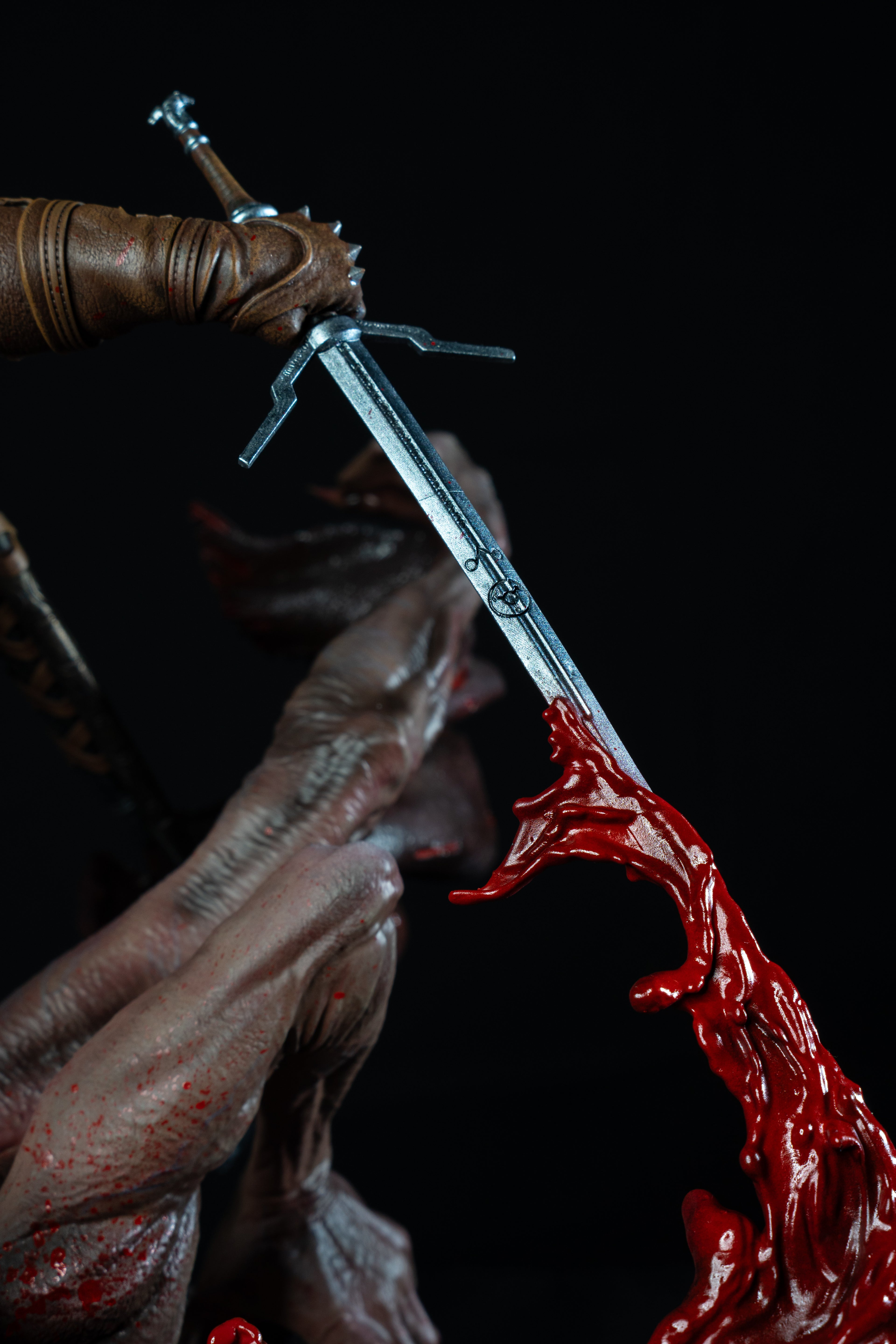 Geralt vs Dettlaff | The Witcher 3 | Fan Art – Fully Magnetized Hand-Painted Figure⁠