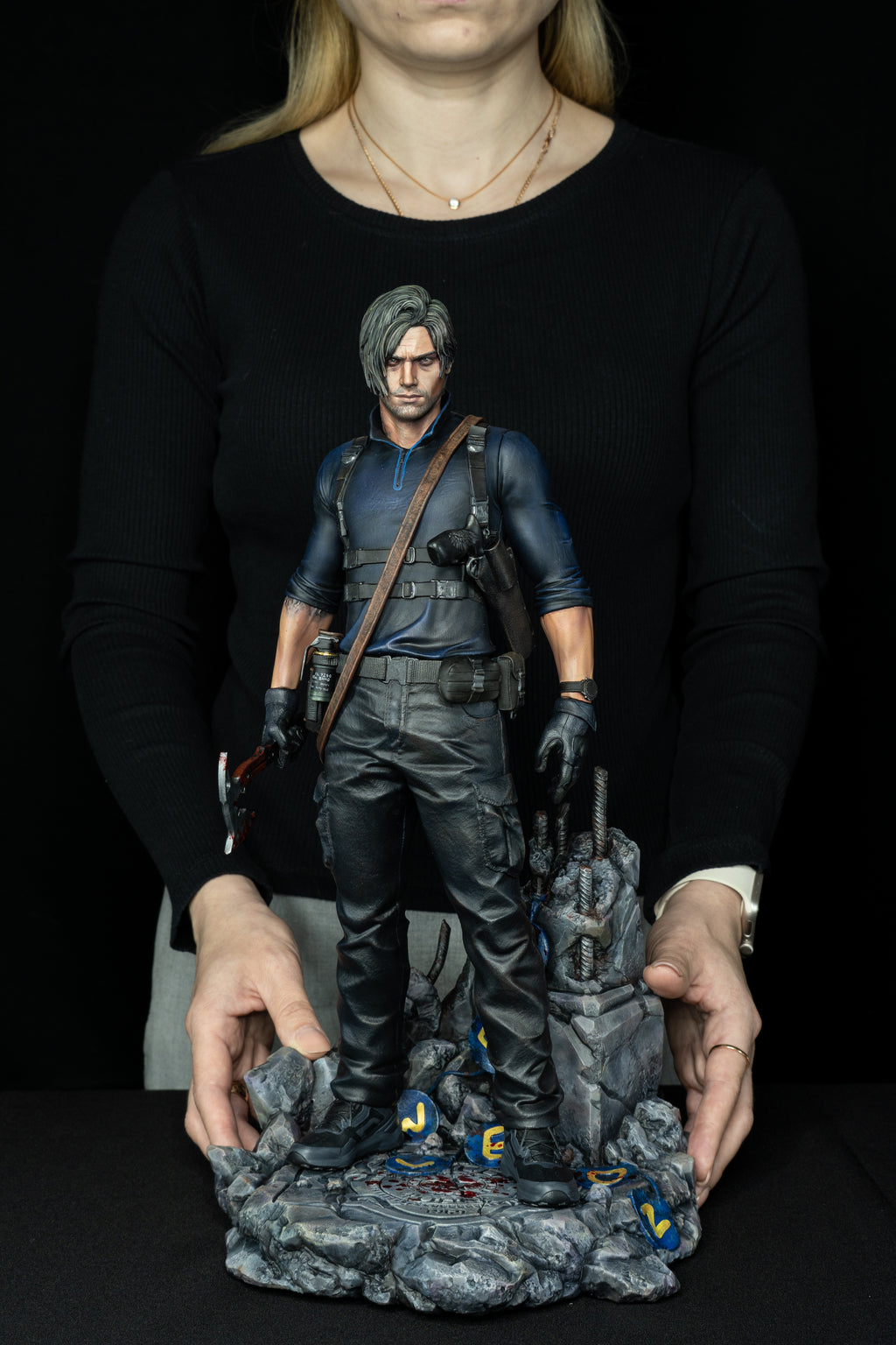 Leon S. Kennedy – Resident Evil 9 Tribute Sammlerfigur | Handbemalte Harzstatue
