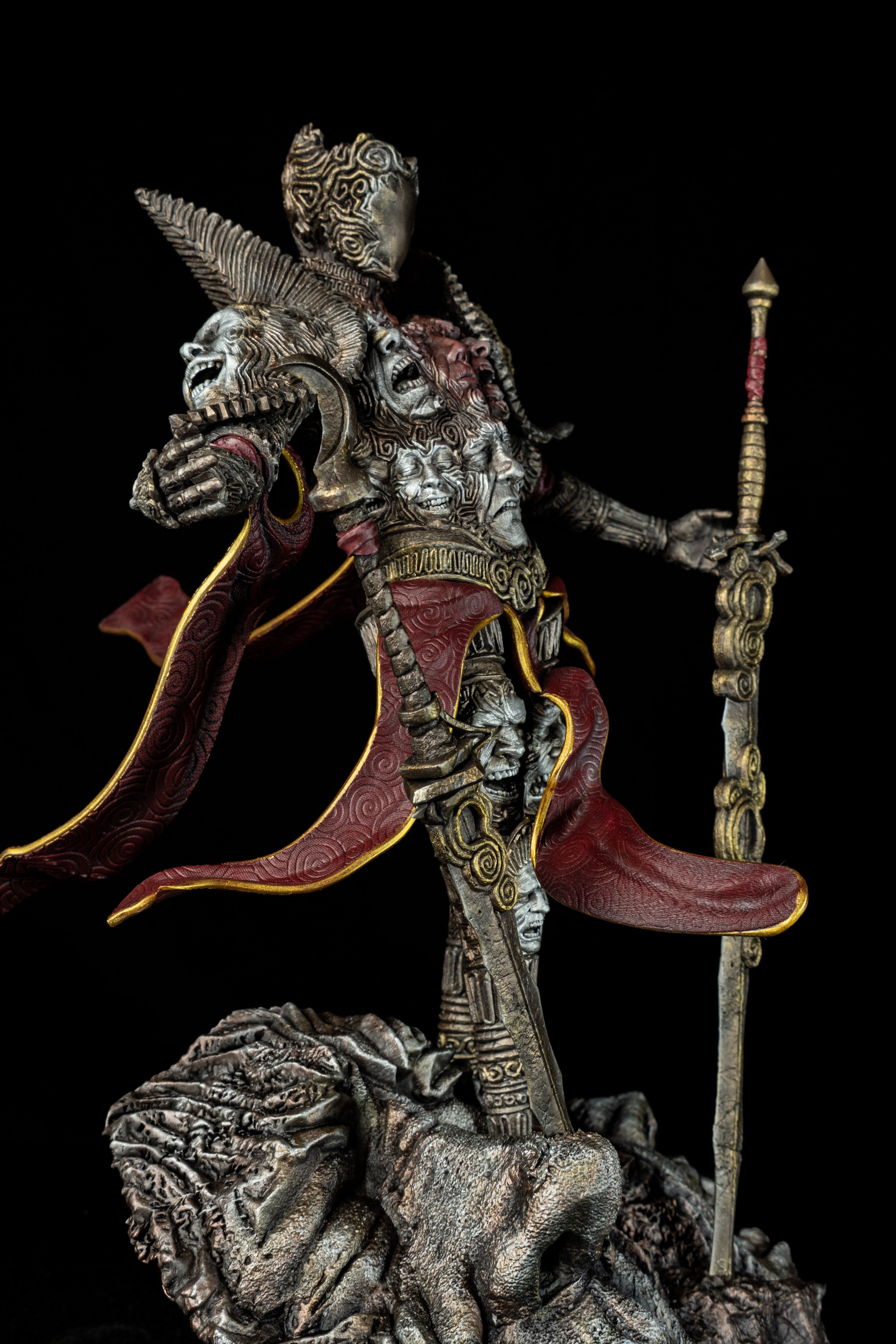 Mask Keeper Visage Premium Fan Art Figurine – Clair Obscur: Expedition 33 Diorama