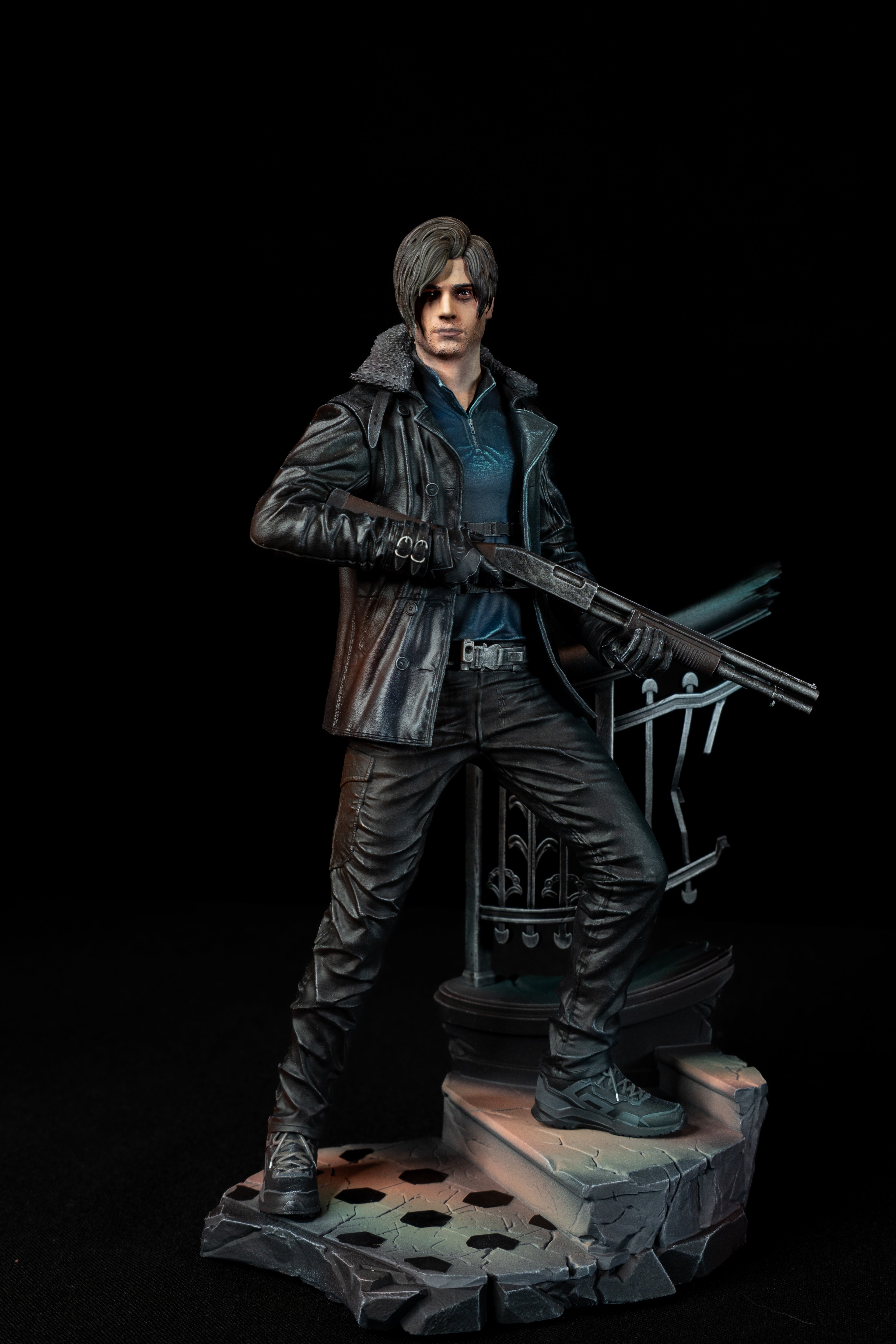 Leon Kennedy (Fan Art) – Fully Magnetized Hand-Painted Figure