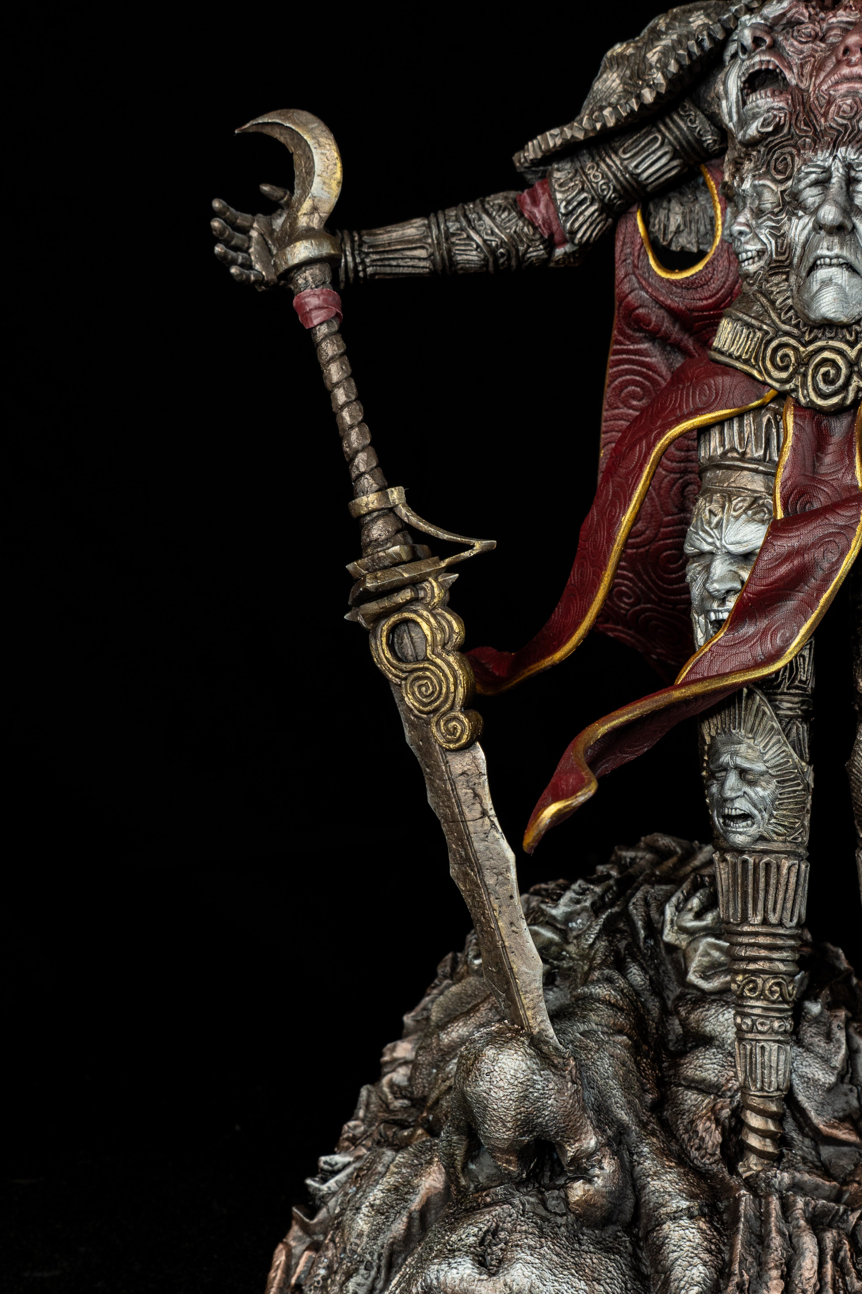 Mask Keeper Visage Premium Fan Art Figurine – Clair Obscur: Expedition 33 Diorama