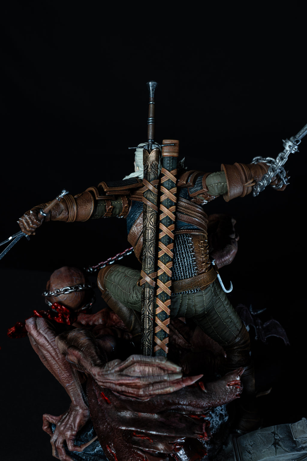 Geralt vs Dettlaff | The Witcher 3 | Fan Art – Fully Magnetized Hand-Painted Figure⁠