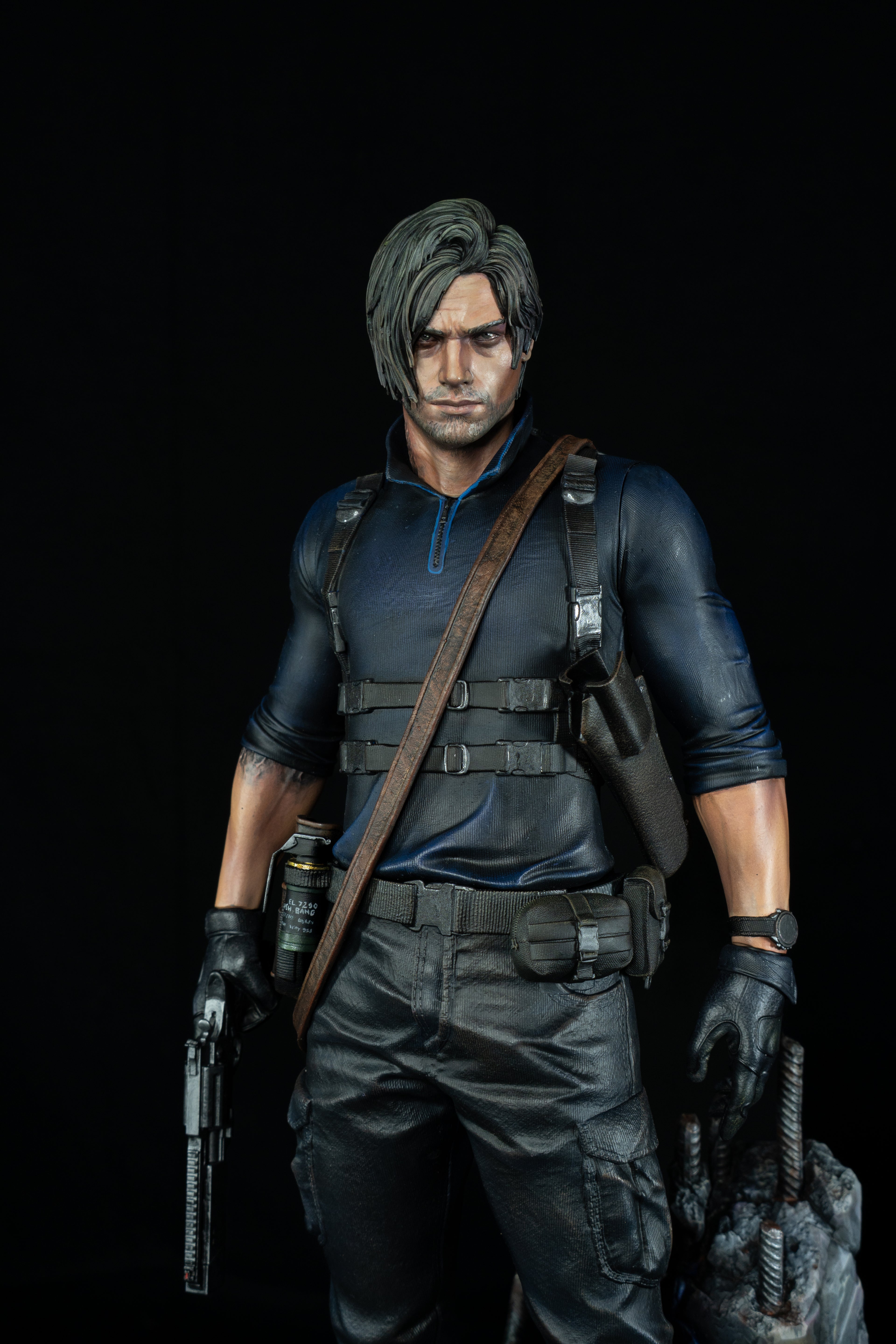 Leon S. Kennedy – Resident Evil 9 Tribute Sammlerfigur | Handbemalte Harzstatue