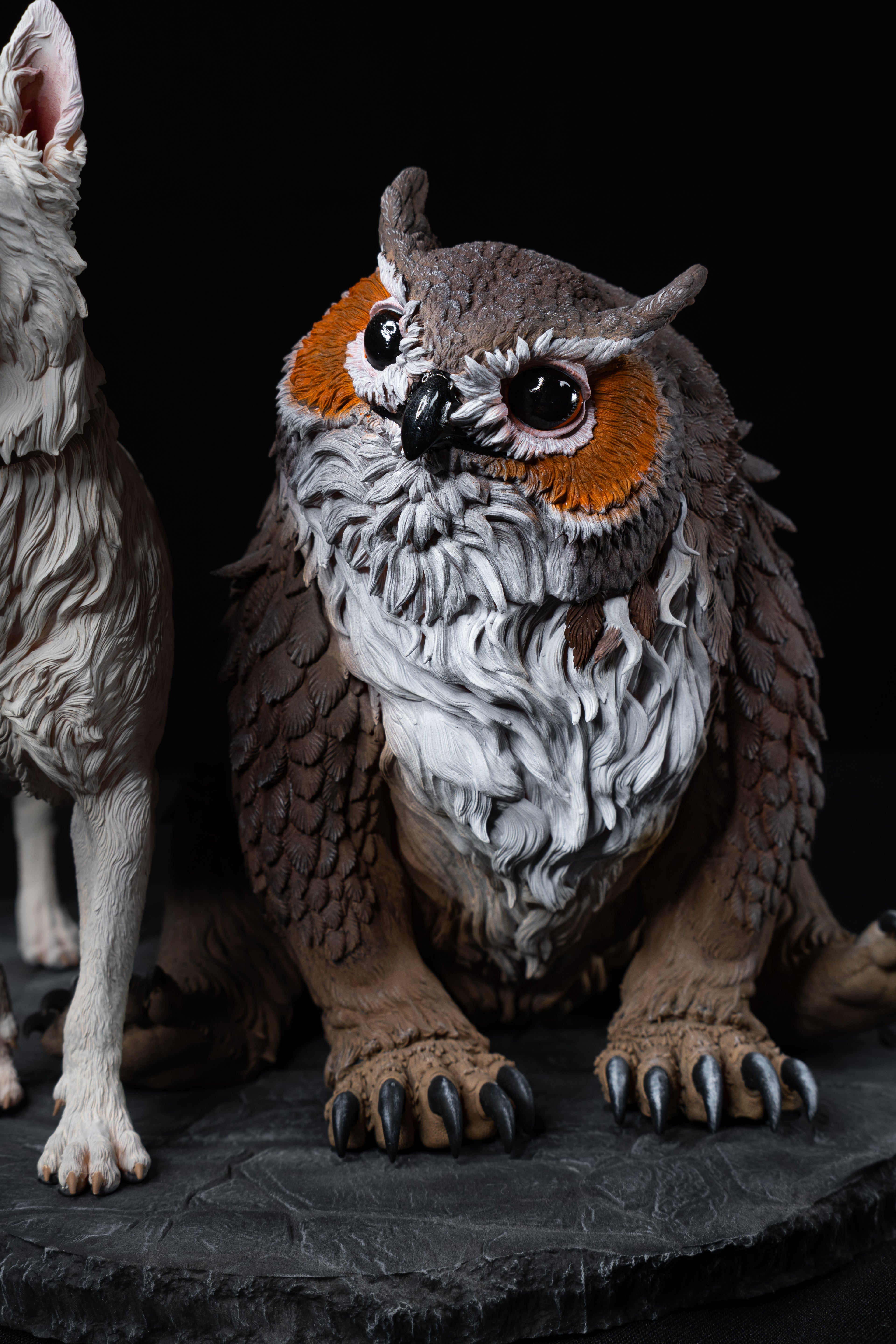 Scratch and Owlbear Cub Premium Collectible Figure – Baldur's Gate 3 Diorama