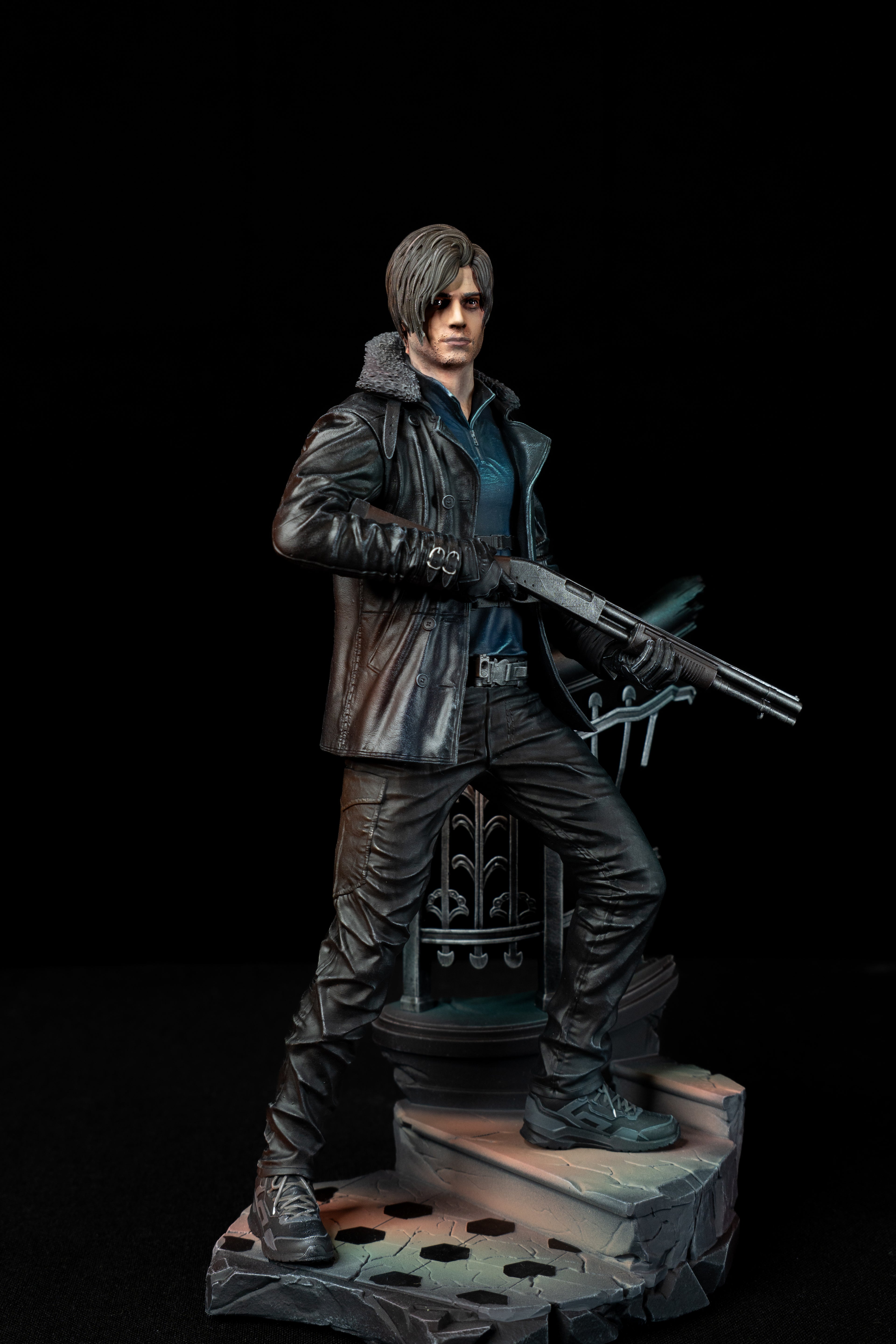 Leon Kennedy (Fan Art) – Fully Magnetized Hand-Painted Figure