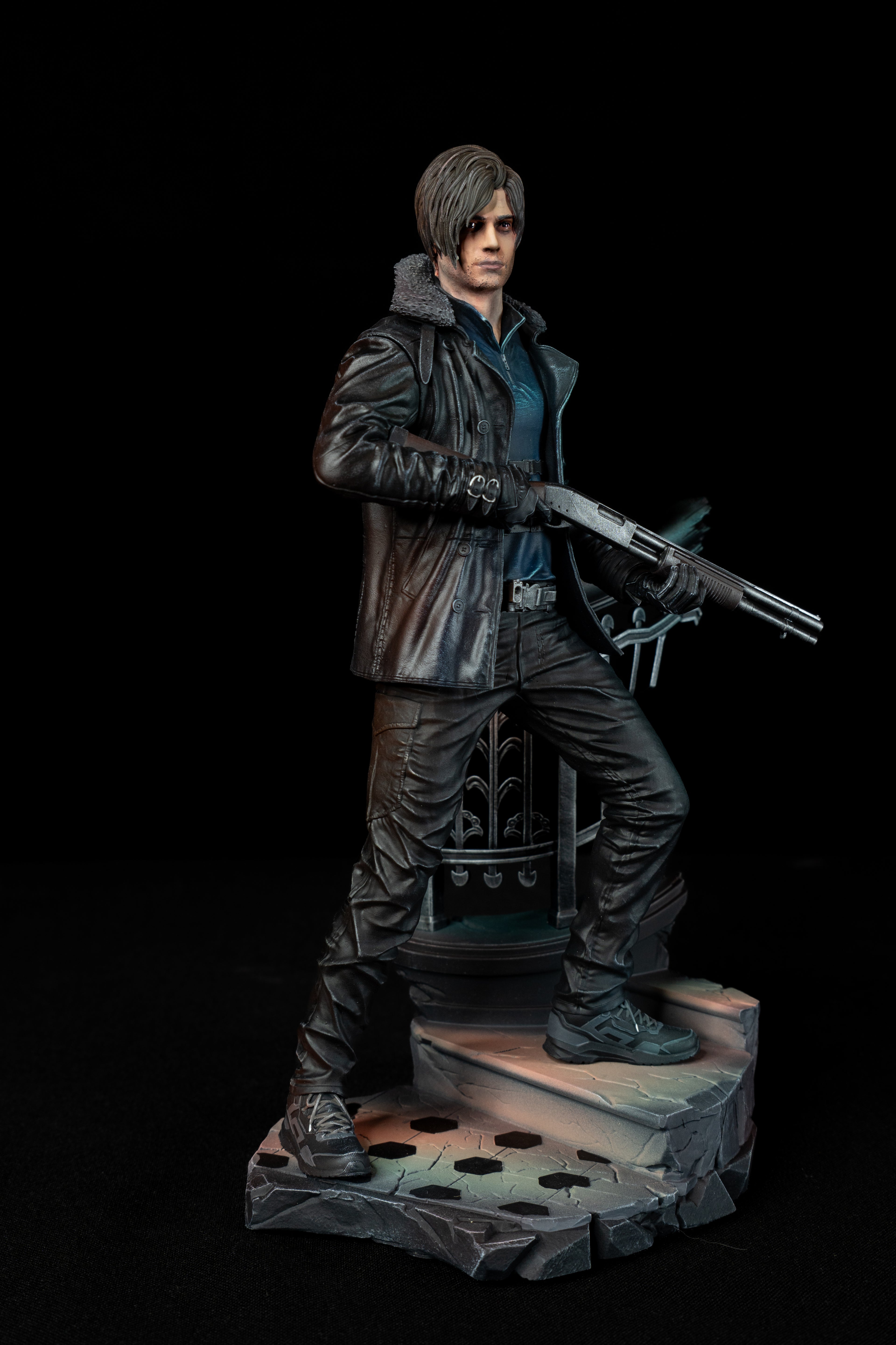 Leon Kennedy (Fan Art) – Fully Magnetized Hand-Painted Figure