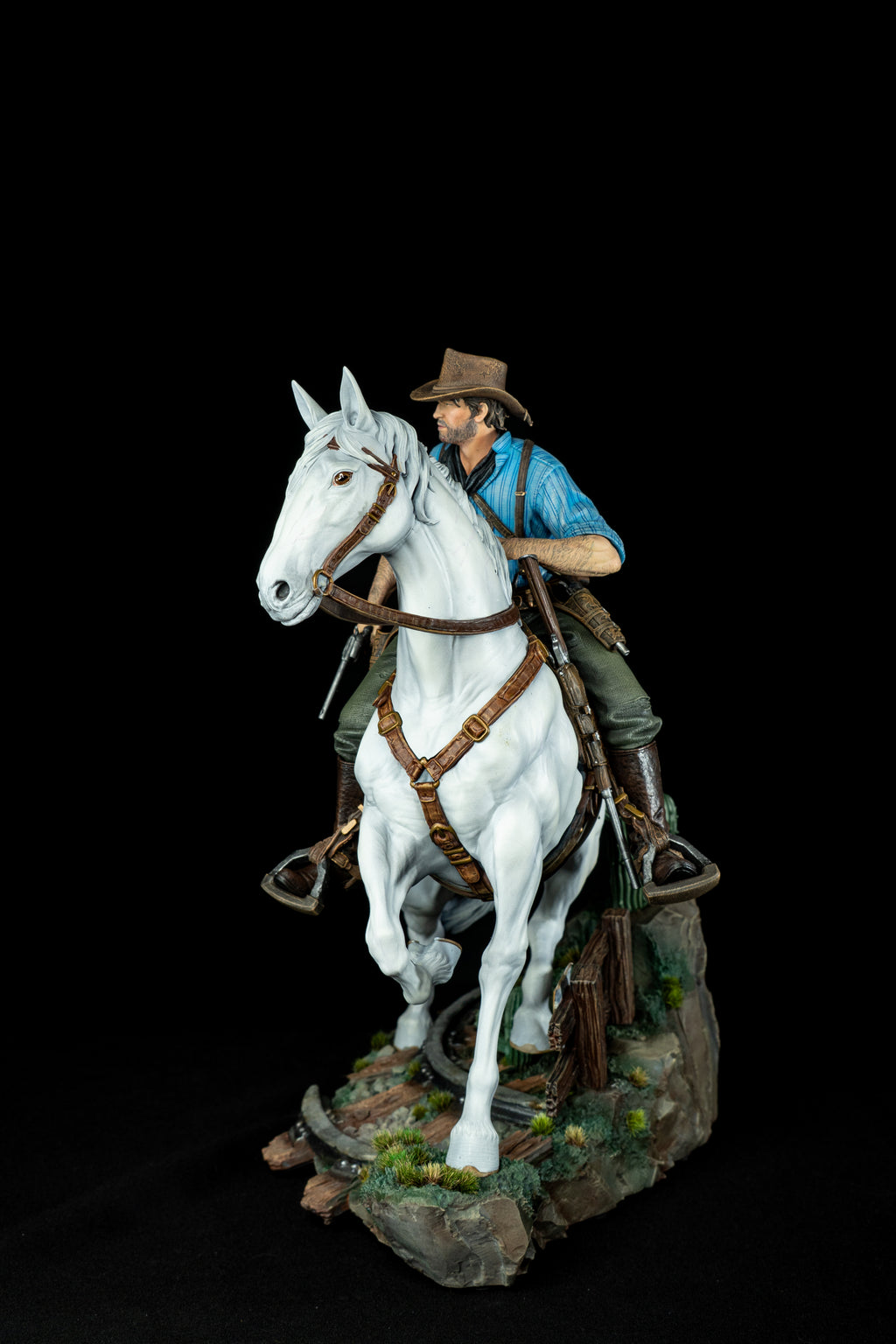 Arthur Morgan on Horse (RDR Fan Art) – Fully Magnetized Hand-Painted Figure