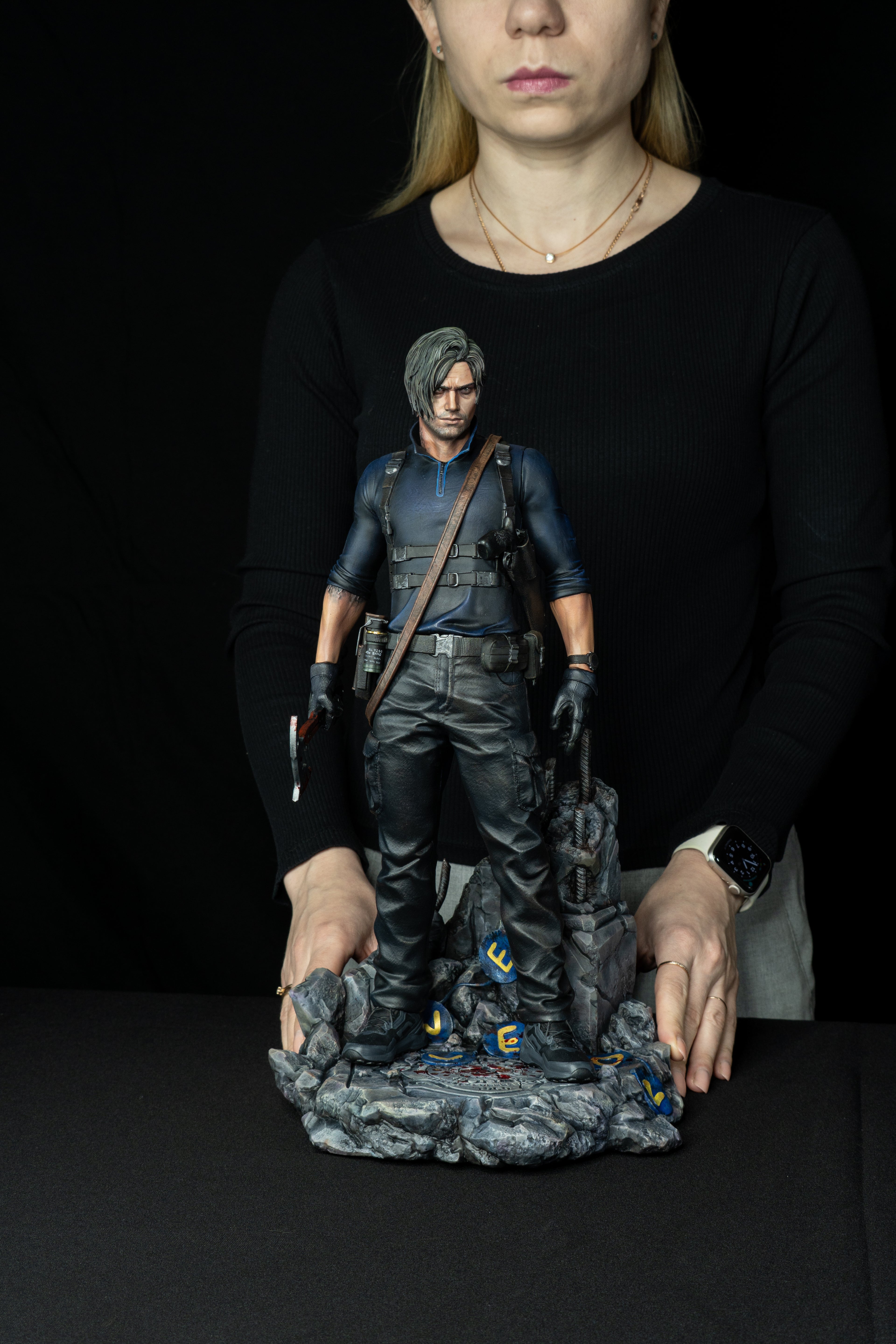 Leon S. Kennedy – Resident Evil 9 Tribute Sammlerfigur | Handbemalte Harzstatue