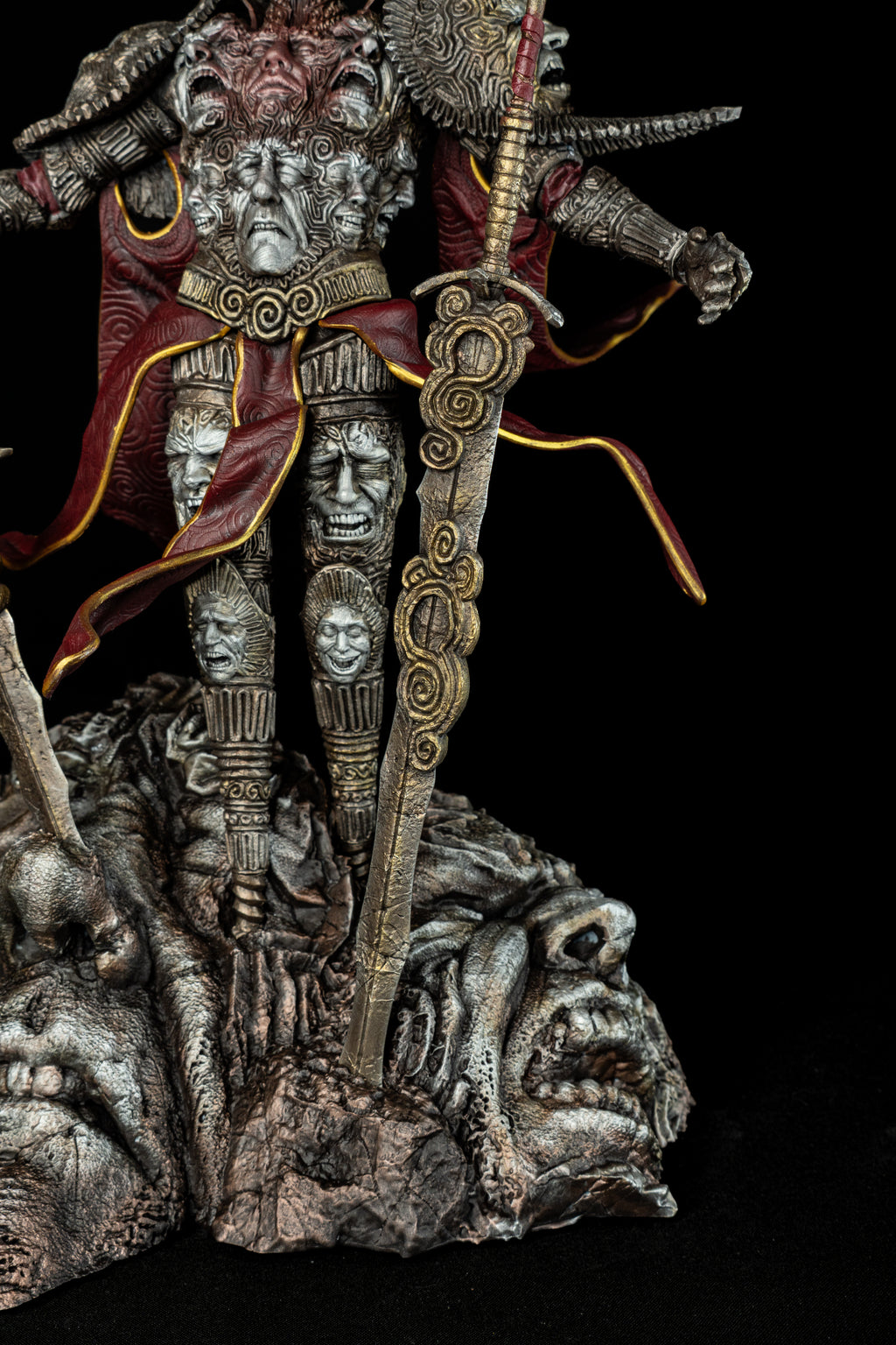 Mask Keeper Visage Premium Fan Art Figurine – Clair Obscur: Expedition 33 Diorama