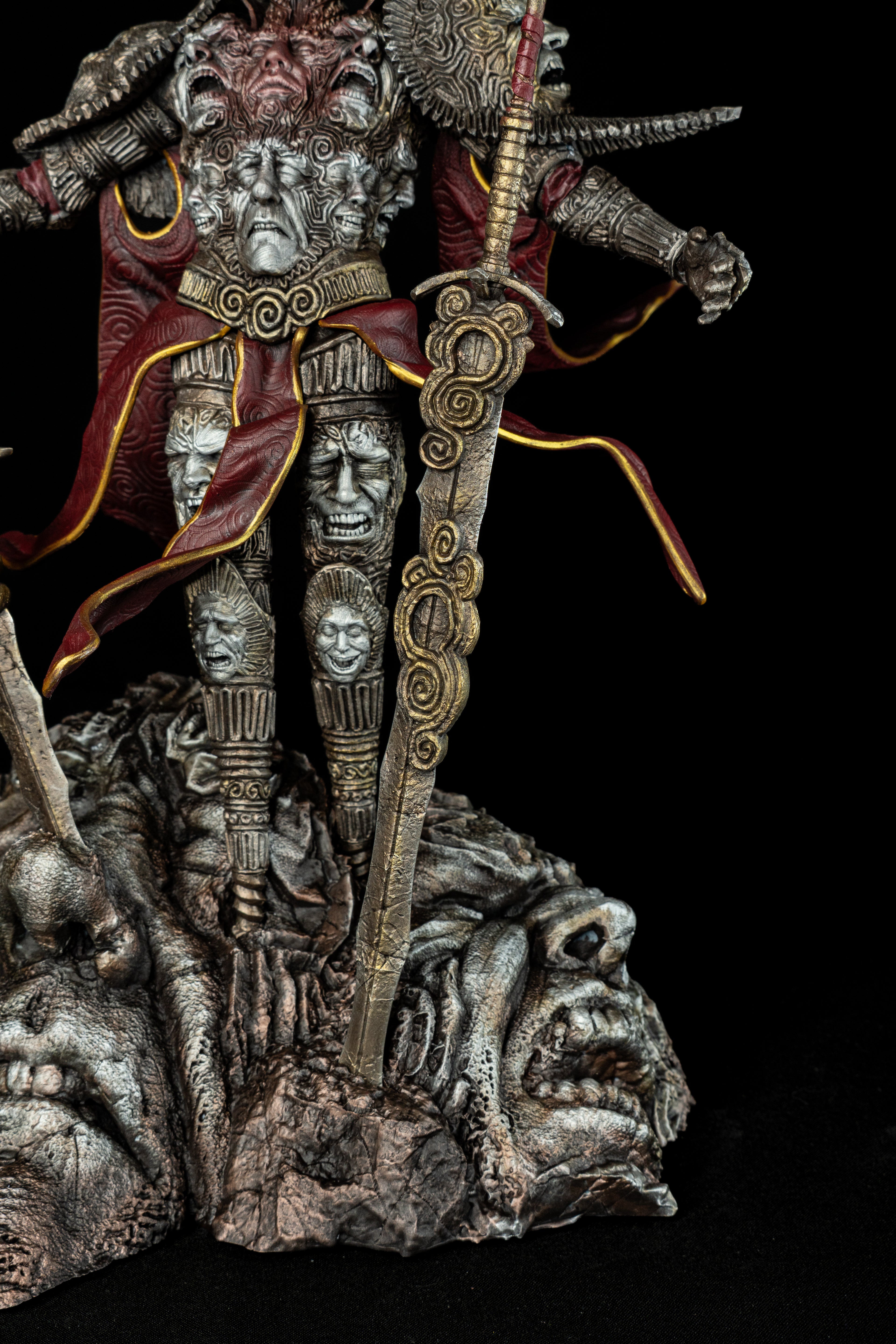 Mask Keeper Visage Premium Fan Art Figurine – Clair Obscur: Expedition 33 Diorama
