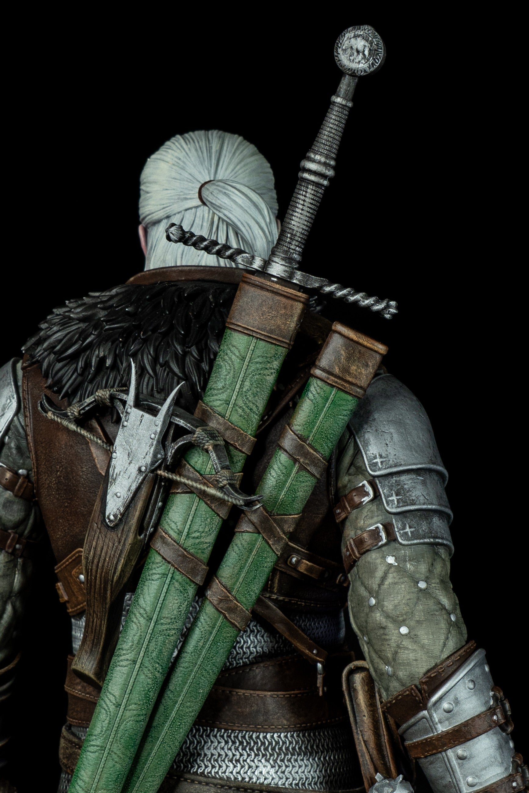Geralt  | The WItcher | Bear School Armor Collectible Statue | Resin Figure | Hand-Painted Premium Fan Art