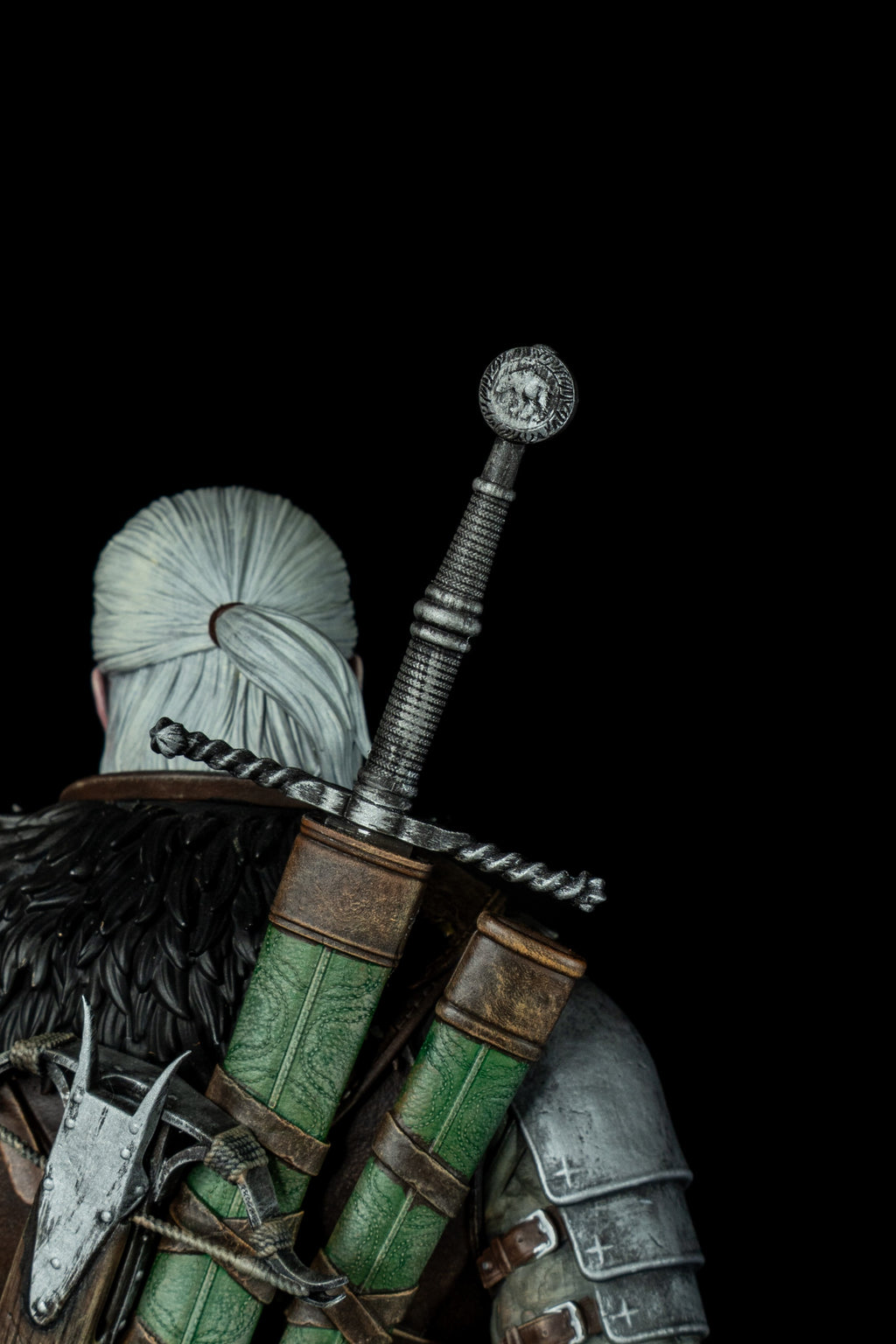 Geralt  | The WItcher | Bear School Armor Collectible Statue | Resin Figure | Hand-Painted Premium Fan Art