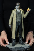 Victor Gideon Resident Evil Requiem Sammlerstatue | Handbemalte Harzfigur | Premium Fan Art