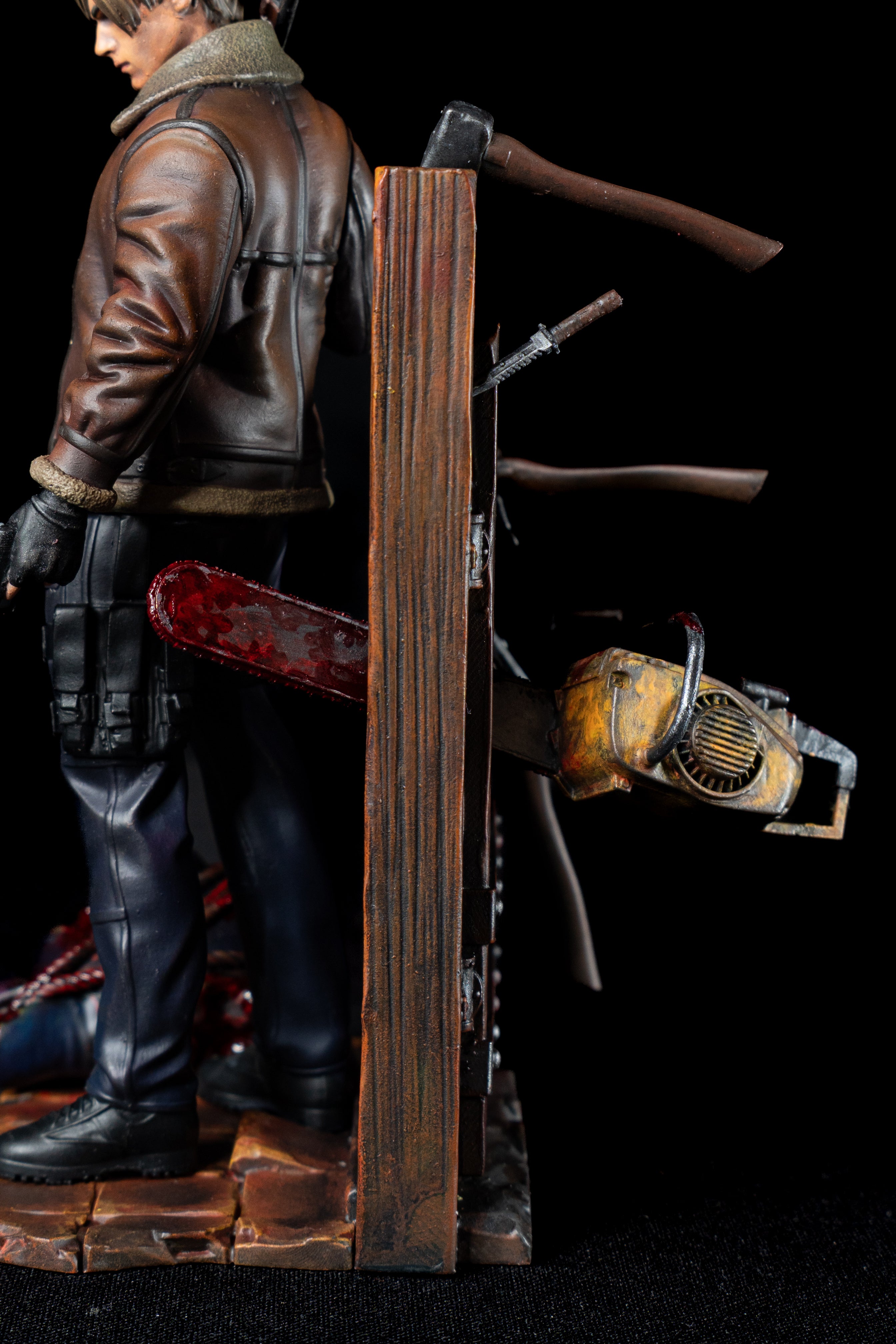 Leon S. Kennedy Resident Evil 4 Sammelfigur | Handbemalte Harzstatue | Hochwertiges Fan-Art