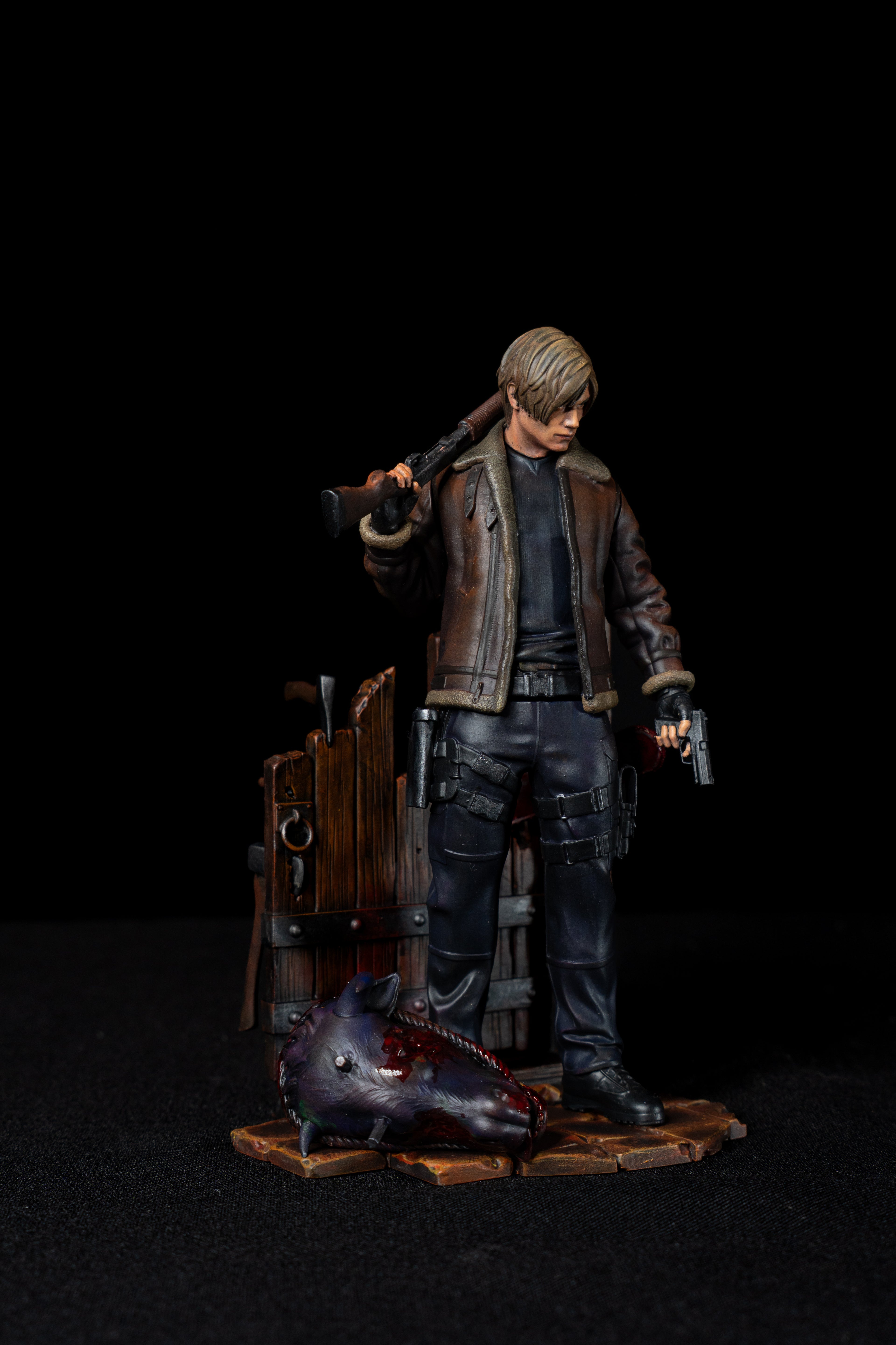 Leon S. Kennedy Resident Evil 4 Sammelfigur | Handbemalte Harzstatue | Hochwertiges Fan-Art