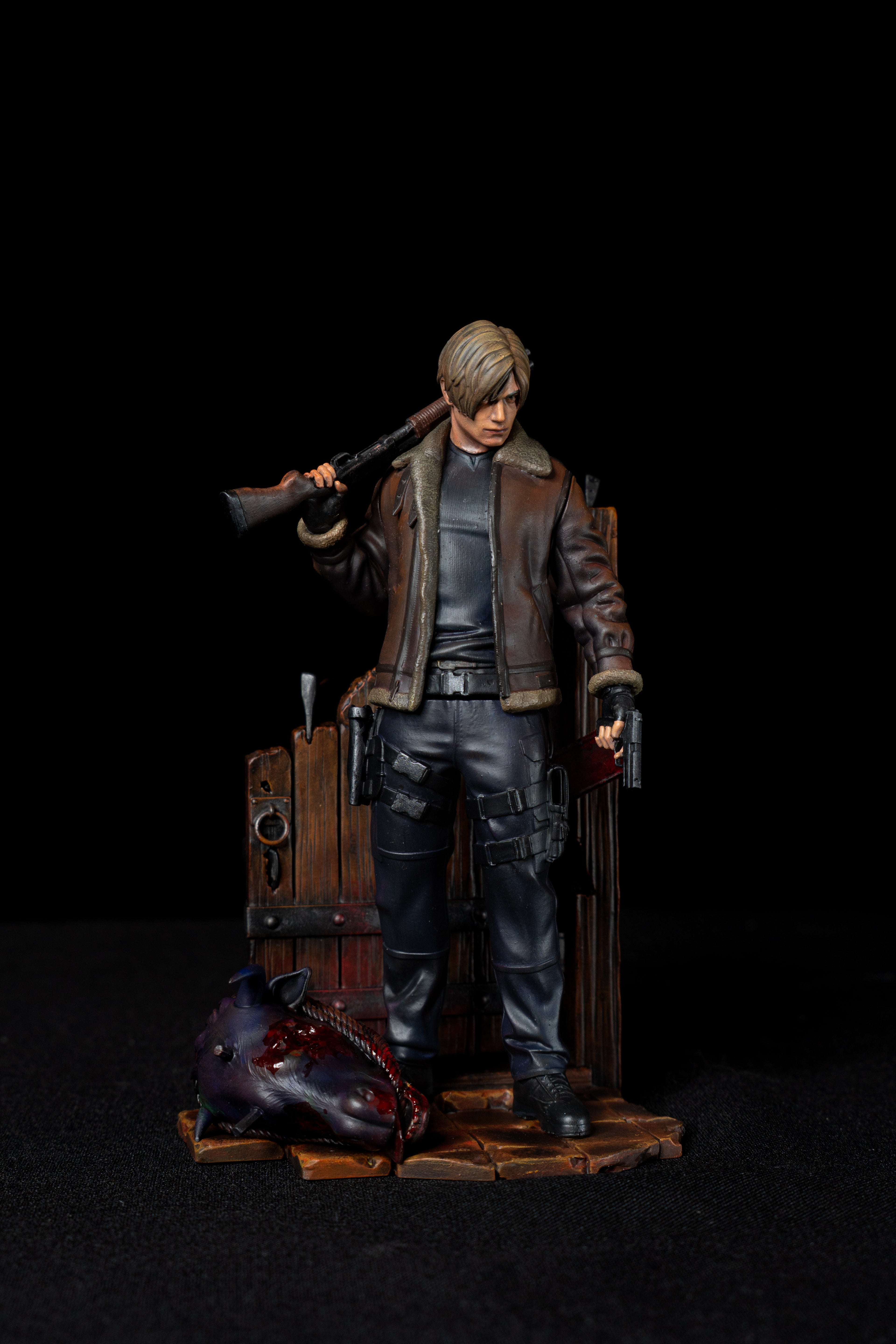 Leon S. Kennedy Resident Evil 4 Sammelfigur | Handbemalte Harzstatue | Hochwertiges Fan-Art