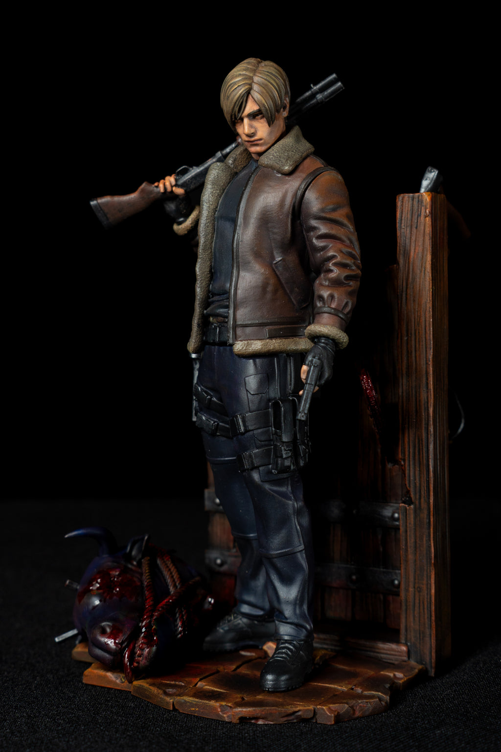 Leon S. Kennedy Resident Evil 4 Sammelfigur | Handbemalte Harzstatue | Hochwertiges Fan-Art