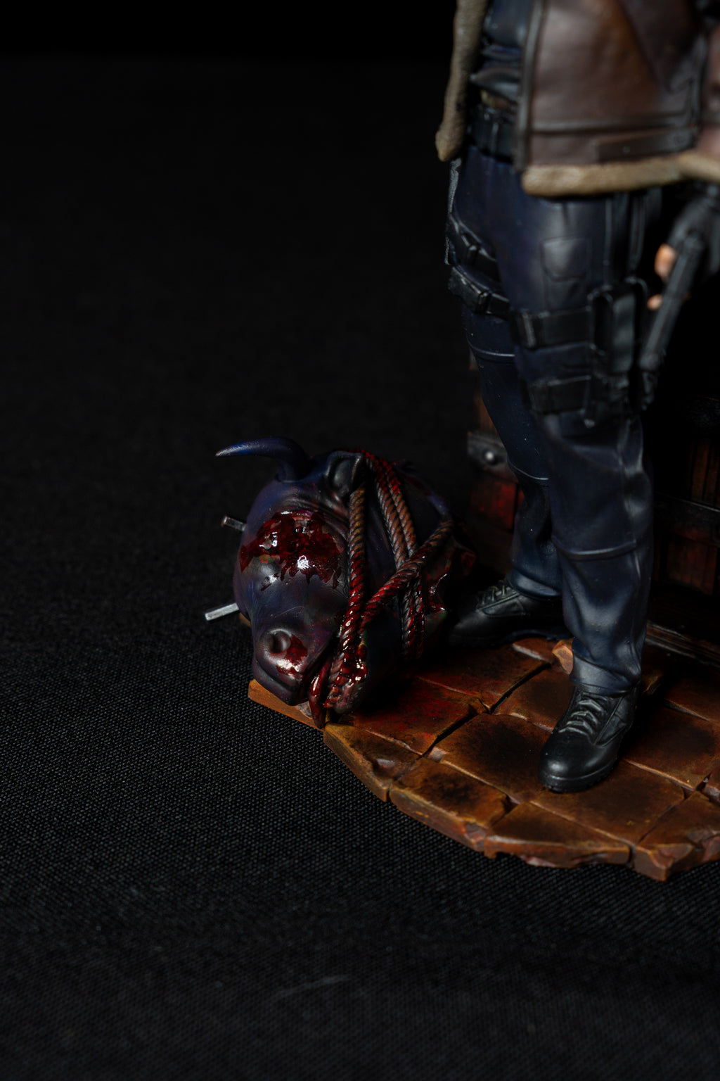 Leon S. Kennedy Resident Evil 4 Sammelfigur | Handbemalte Harzstatue | Hochwertiges Fan-Art