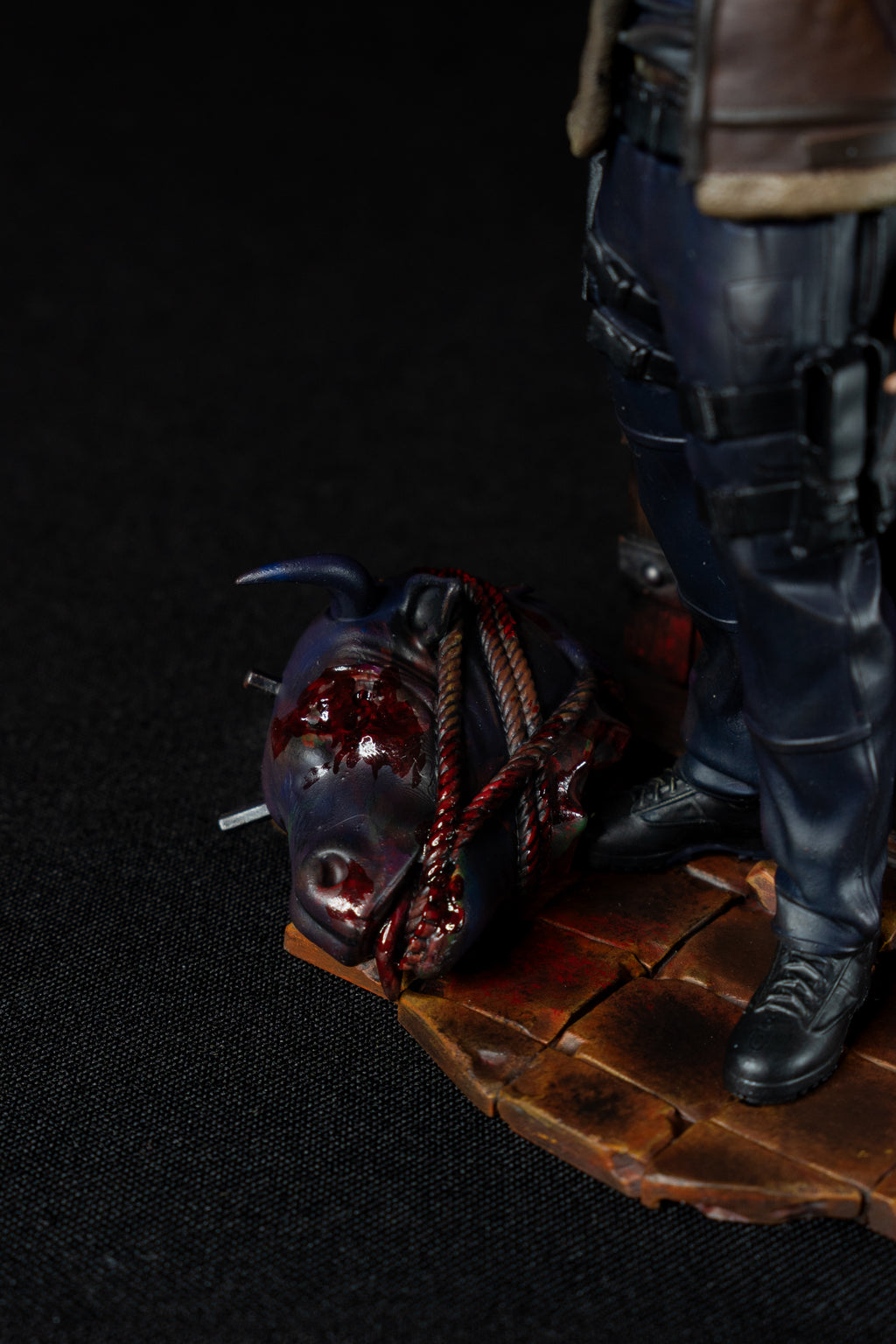Leon S. Kennedy Resident Evil 4 Sammelfigur | Handbemalte Harzstatue | Hochwertiges Fan-Art