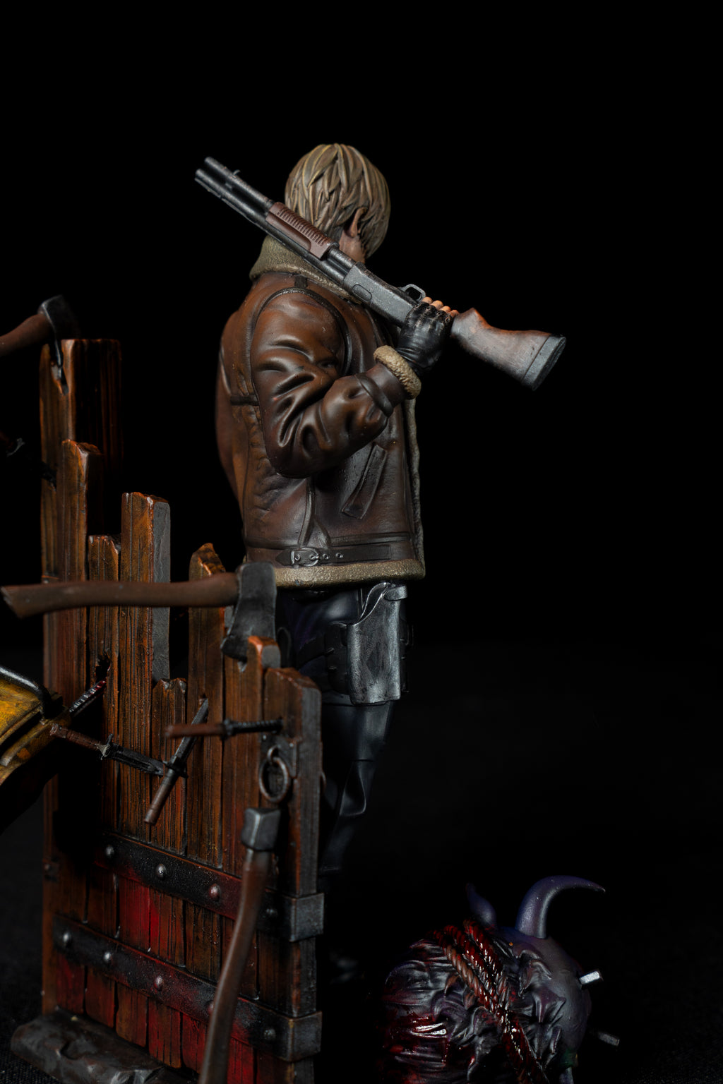 Leon S. Kennedy Resident Evil 4 Sammelfigur | Handbemalte Harzstatue | Hochwertiges Fan-Art